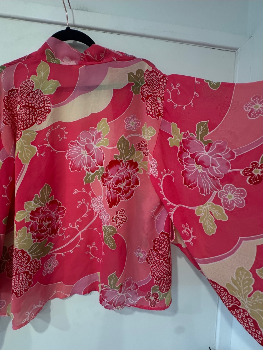 Natori Pink Floral Short Kimono Robe - Picture 6 of 6